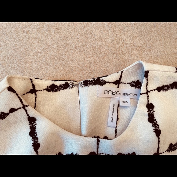 BCBG 3/4 sleeve shift dress in black/white check - Picture 4 of 4